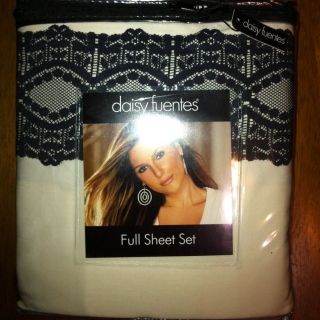 Daisy Fuentes Allure Full Sheet Set   Ivory Cream With Black Lace Trim
