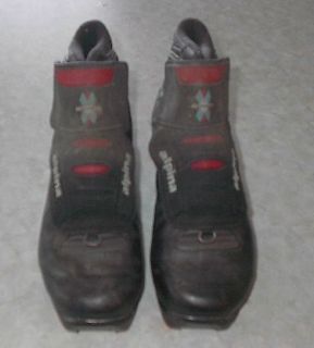 set of cross country ski boots. These boots are a size 8. NNN. In