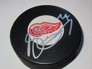 kyle quincey signed detroit red wings puck proof coa