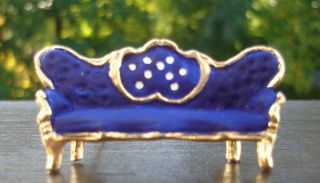 Judith Woracek Mullen Purple Goldtone Brooch Pin Sofa Divan
