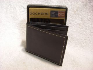 Dockers Mens Black Genuine Leather Traveler Wallet
