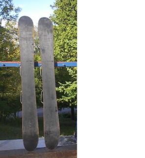 This is an interesting set of alpine downhill skis. Measures 35 long