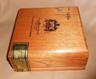 Aurturo Fuente Don Carlos Wooden Cigar Box Dominican Republic Dovetail