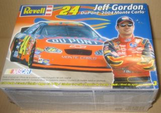  Nascar Revell Collection Model Car Kit Dupont 2004 Monte Carlo 1 24