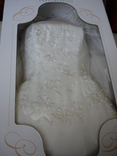 Beautiful Monique Luo Ivory Wedding Gown Dress Size 6 Davids Bridal