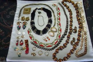 Vintage Collection Mixed Jewelry Lot Earrings Necklaces