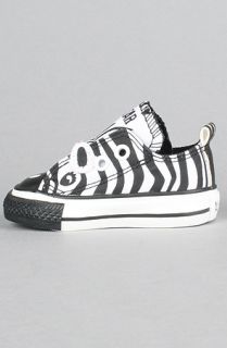 Converse The Infant Chuck Taylor Simple Slip Sneaker in Zebra