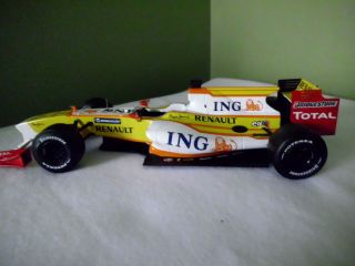Fernando Alonso ing Renault F1 Team R29 1 18 Scale Norev