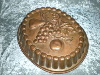 VINTAGE LARGE OVAL FRENCH COPPER MOLD GRAPE   PEAR   PEACH DESIGN