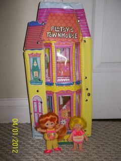 REVISED * IDEAL FLATSY TOWNHOUSE WITH 4  FLATSY DOLLS 