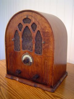 Vintage Franklin C 101 Reproduction Cathedral Tabletop Radio