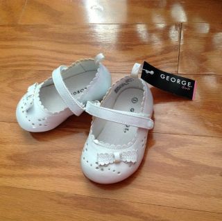 George Girls White Sandals New with Tags Size 2