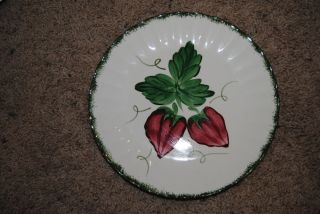  Wild Strawberry 9 1 2 inch Dinner Plate Nice Green Sponge Trim