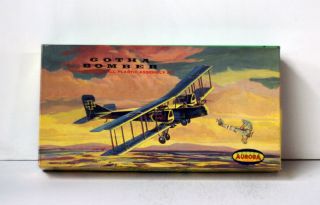 Aurora Model Kit WW I Airplane Gotha Bomber 1 4 Scale Contents