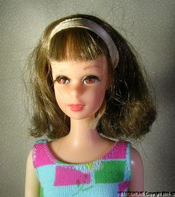  Francie Doll w Mod Suzy Goose Rock n Roll Francie Bed Lot Barbie