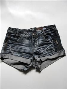 As See on Carrie Underwood Heartloom Delancey Daisy Shorts