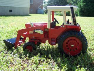 RARE ERTL INTERNATIONAL 1586 TRACTOR W FRONT END LOADER 1 16 SCALE