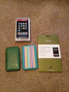 Apple iPod touch 2nd Generation (8 GB) bundled with 2 cases and screen