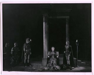  Leigh Broadway Antony Cleopatra Dblweight Photo by Angus McBean