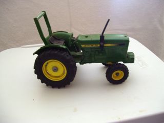John Deere Toy Tractor by Ertl 1 16 in Scale  