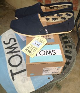Toms Mens Classic Canvas Shoe Size 8.5 Color Navy ****New in Box***