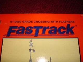 Lionel Train Track Grade Crossing with Flashers FasTrack Original Box