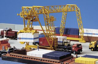 HO SCALE   PIPE GANTRY CONTAINER CRANE   DOCK INTERMODAL   WATERFRONT