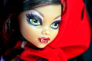 Monster High Doll Scary Tales LITTLE DEAD RIDING WOLF (CLAWDEEN) Free