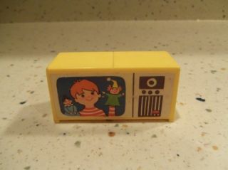 Vintage Fisher Price Little People HTF Yellow Puppet on TV