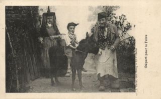 France postcards Bourg Family in folk costumes (157449)