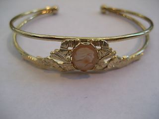 VINTAGE SHELL CAMEO SET IN CUFF BRACELET