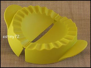 TUPPERWARE EMPANADA MAKER / PASTRY MOULD FOR PASTIES & CURRY PUFFS