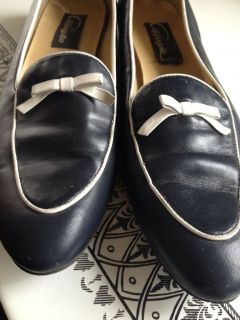 10 Narrow White Bows Flats Worn A Couple Times Navy Pointed Toe