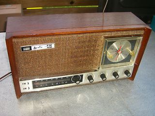 Vintage Arvin Tabletop Tube Radio AM / FM model 43R68 walnut