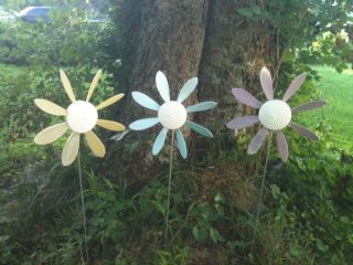 Yard Daisy Wind Spinners Small 9 Diameter Daisys  3 Pack Pastel Mix