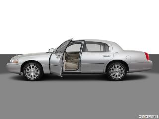 Lincoln Town Car 2011 Signature Limited