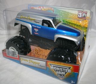 2012 Hot Wheels 1 24 GRAVE DIGGER The Legend 30th Anniversary Monster