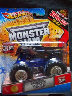 Hot Wheels 1 64 Monster Jam Son UVA Grave Digger w Topps Trading Card